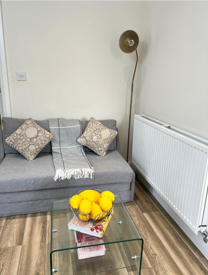 Cosy Double Room With Private Bathroom Homestay Caldecote Buitenkant foto